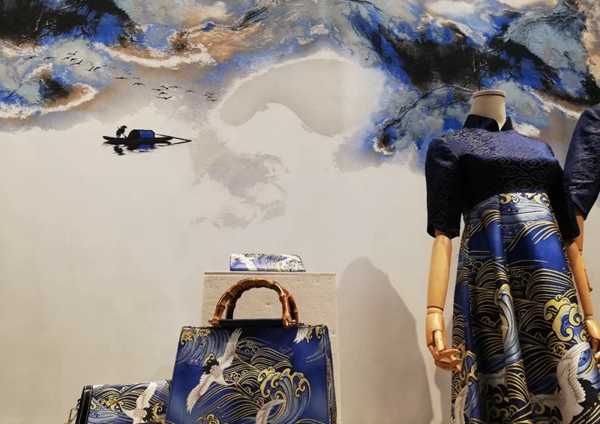 汇明A+墙布织锦作品应邀在中国丝绸博物馆展出,领域又达新高度!