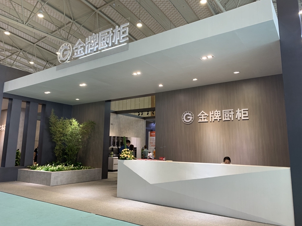 成都国际家具展|金牌厨柜何文彩:为家庭定制更高品质的家居生活!