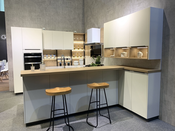 成都国际家具展|金牌厨柜何文彩:为家庭定制更高品质的家居生活!