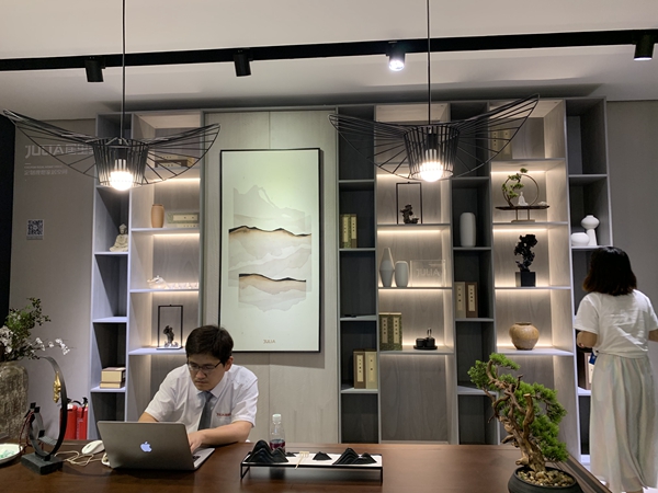 成都国际家具展|居里亚黄金:终端用户的需求是一站式购齐
