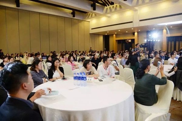 美登斯布艺首届美学与营销分享研讨会成功举办，让我们一起携手同行！