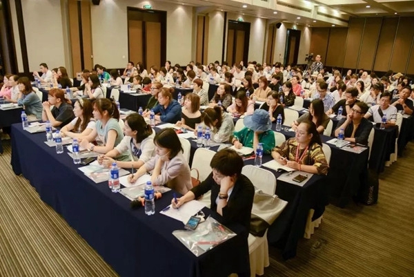 美登斯布艺首届美学与营销分享研讨会成功举办，让我们一起携手同行！