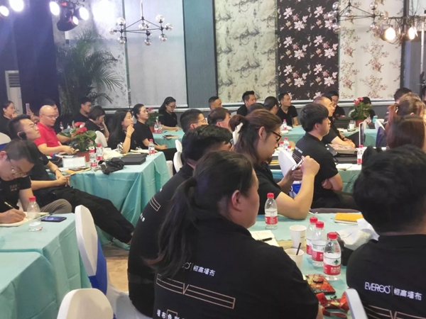 恒高墙布2019“富商·扶商”经销商培训大会圆满结束，下一个十年一路同行！