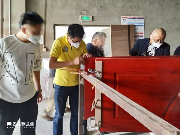 天之骄木门销售经理和服务专员参加《企业自动运转》课程培训!
