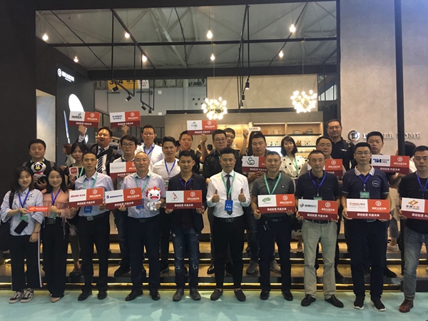 鼎配全屋定制出战成都家具展：亮点多，人气旺