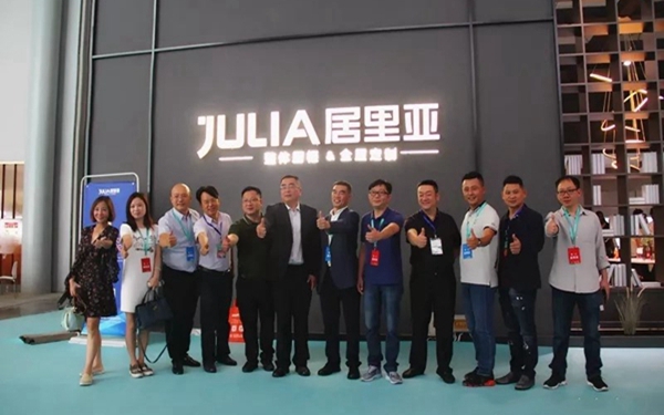 居里亚橱柜衣柜成都展大放异彩，现场签约加盟不断！