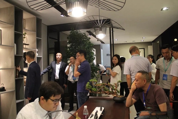 居里亚橱柜衣柜成都展大放异彩，现场签约加盟不断！