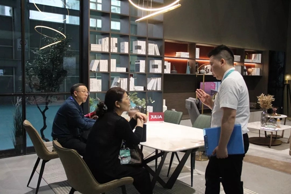 居里亚橱柜衣柜成都展大放异彩，现场签约加盟不断！