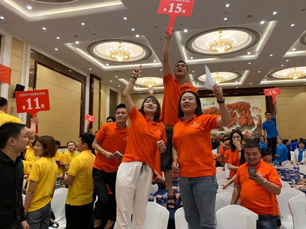 领绣刺绣墙布商学院2019精英培训会正在进行中，看有什么干货！