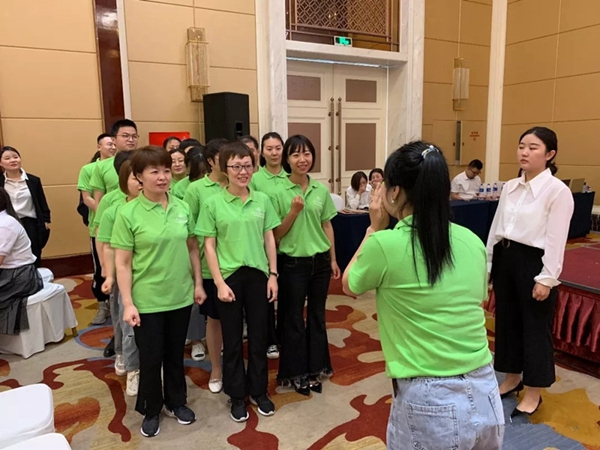领绣刺绣墙布商学院2019精英培训会正在进行中，看有什么干货！