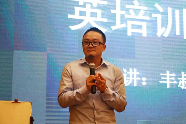 领绣刺绣墙布商学院2019精英培训会正在进行中，看有什么干货！