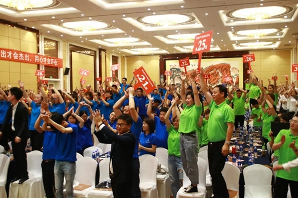 领绣刺绣墙布商学院2019精英培训会正在进行中，看有什么干货！