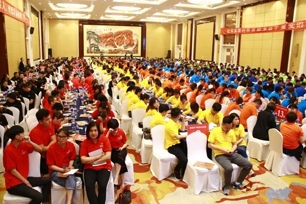领绣刺绣墙布商学院2019精英培训会正在进行中，看有什么干货！