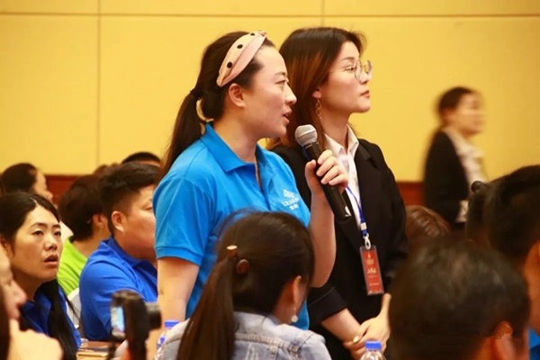 领绣刺绣墙布商学院2019精英培训会正在进行中，看有什么干货！