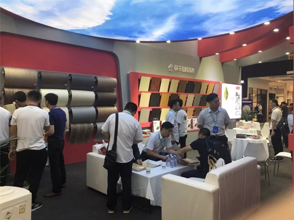 莫干山全屋定制成都国际家具展完美落幕,科技木闪耀全场,吸粉无数!