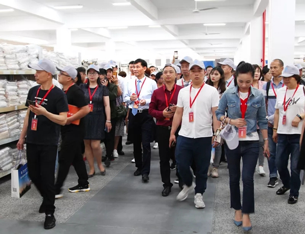 白璧无缝墙布2019服务进阶交流会圆满结束，共同为服务创造价值！
