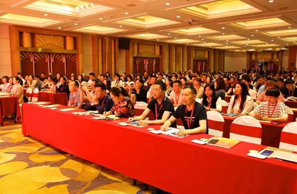 白璧无缝墙布2019服务进阶交流会圆满结束，共同为服务创造价值！