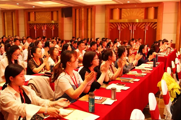白璧无缝墙布2019服务进阶交流会圆满结束，共同为服务创造价值！