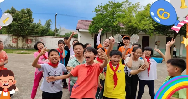 伟业集团义工团捐资助学水南小学，与爱“童”行