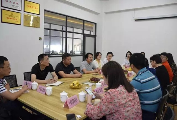 VOC智能锁迎接“中国智能锁标杆企业考察行活动”考察团一行莅临考察