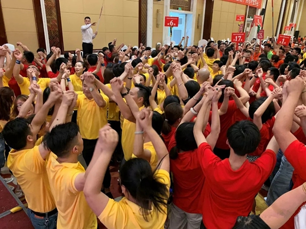 领绣刺绣墙布“赋能终端 雄霸市场”精英培训会圆满落幕，2019赢战终端！