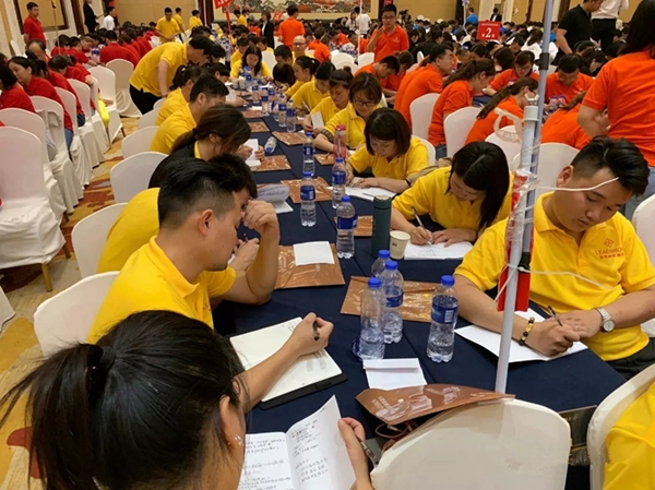 领绣刺绣墙布“赋能终端 雄霸市场”精英培训会圆满落幕，2019赢战终端！