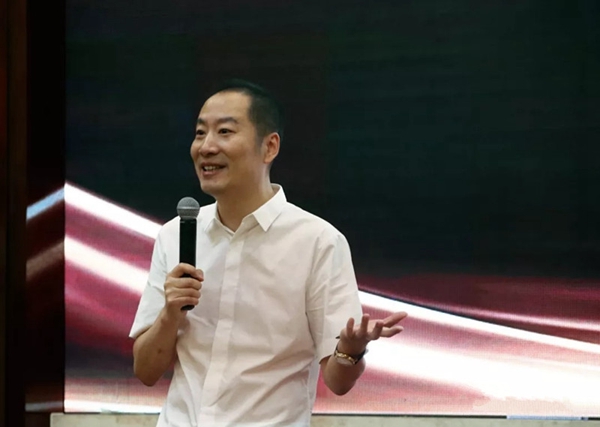 领绣刺绣墙布“赋能终端 雄霸市场”精英培训会圆满落幕，2019赢战终端！
