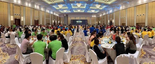 领绣刺绣墙布“赋能终端 雄霸市场”精英培训会圆满落幕，2019赢战终端！