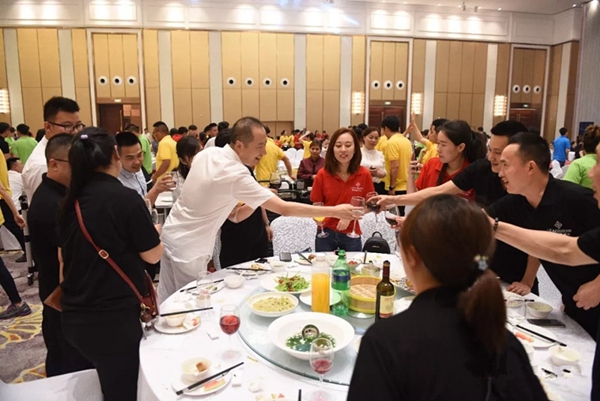 领绣刺绣墙布“赋能终端 雄霸市场”精英培训会圆满落幕，2019赢战终端！
