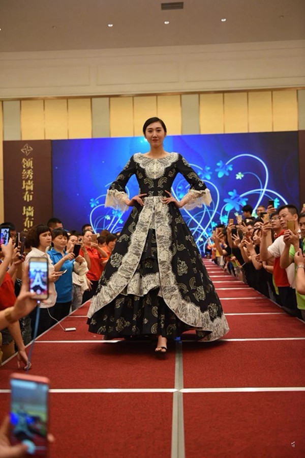 领绣刺绣墙布“赋能终端 雄霸市场”精英培训会圆满落幕，2019赢战终端！