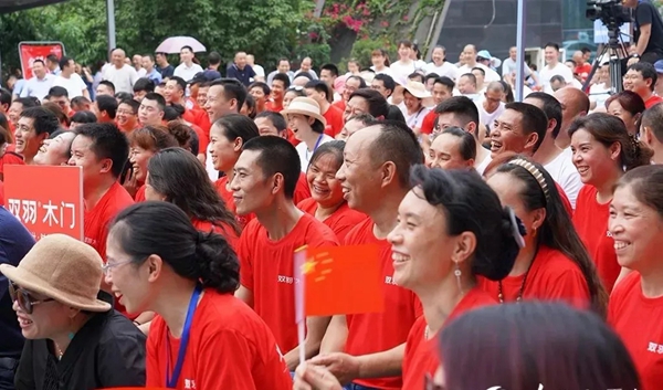 “祝福祖国 唱响新时代”活动在双羽有限公司广场隆重举行！