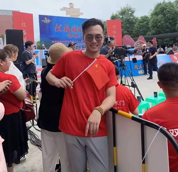 “祝福祖国 唱响新时代”活动在双羽有限公司广场隆重举行！