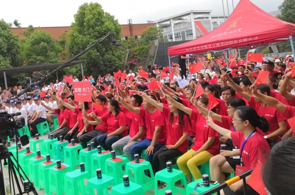 “祝福祖国 唱响新时代”活动在双羽有限公司广场隆重举行！