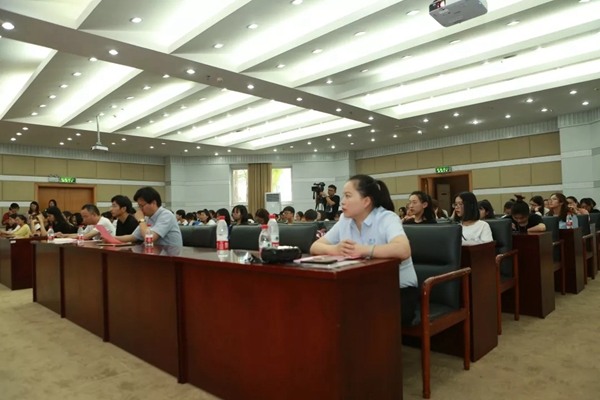 首届“雅诗澜”奖学金颁奖典礼成功举办,与社会公益同行!