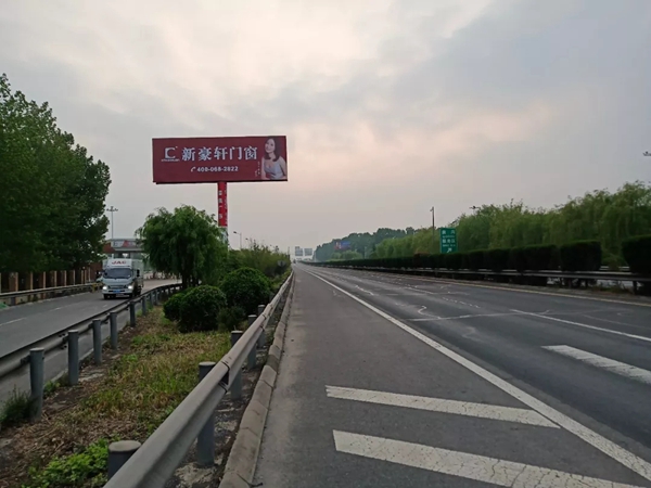 新豪轩门窗高炮广告布局河南，提升品牌知名度