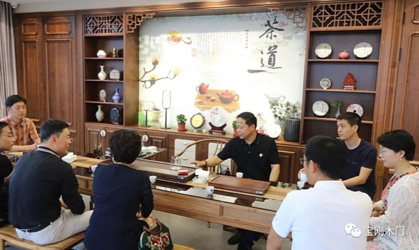 区政协副主席和工商联领导莅临宝刚·整木定制指导工作