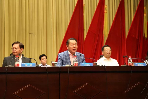 喜盈门董事长沈建忠再次荣膺实木定制家居专委会副会长！