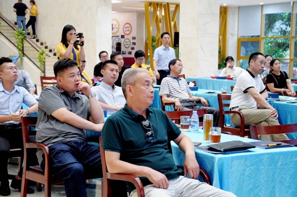 安徽省门窗幕墙协会第一届第十一次理事(扩大)会议于奋安门窗研究院举行