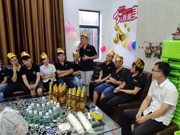 德技优品门窗6月员工庆生会圆满结束