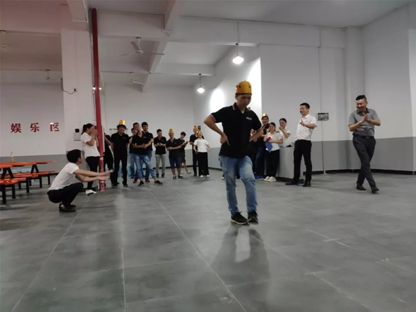 德技优品门窗6月员工庆生会圆满结束
