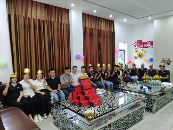 德技优品门窗6月员工庆生会圆满结束