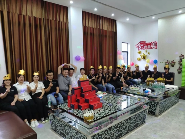 德技优品门窗6月员工庆生会圆满结束