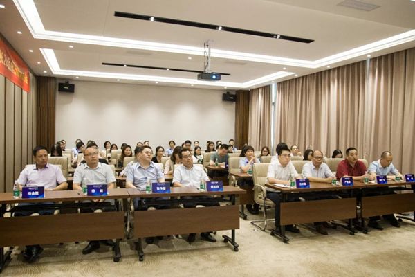19家媒体及各界领导嘉宾齐聚唐明汉,共庆伊百丽620品牌日