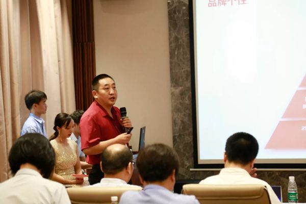 19家媒体及各界领导嘉宾齐聚唐明汉,共庆伊百丽620品牌日
