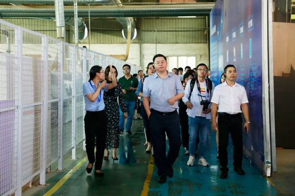 19家媒体及各界领导嘉宾齐聚唐明汉,共庆伊百丽620品牌日