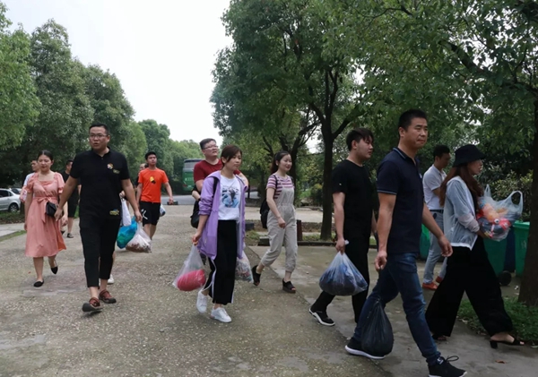 意盛豪庭墙布户外团建活动完美收官，轻喃梦的音符！