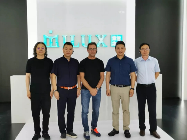 米兰之窗迎接意大利设计大师卢卡斯到访交流