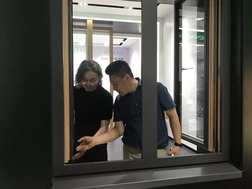 米兰之窗迎接意大利设计大师卢卡斯到访交流
