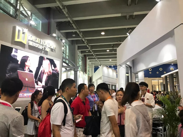 德技优品门窗与您一起相聚2019中国建博会（广州）