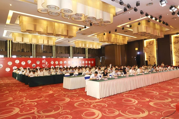 金鹏控股集团五一劳动奖章颁奖典礼暨金鹏学院开班仪式圆满举行